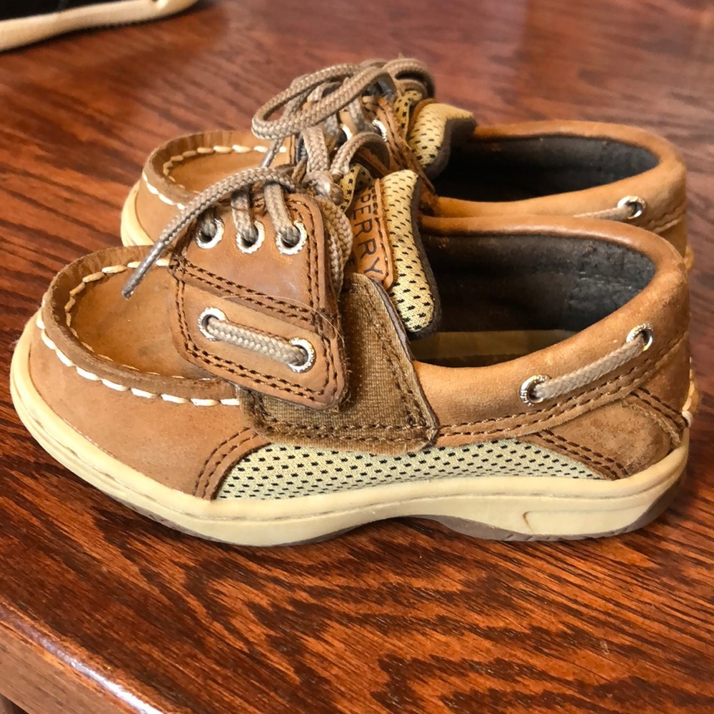 Boys Sperry slip on. Sz 6
